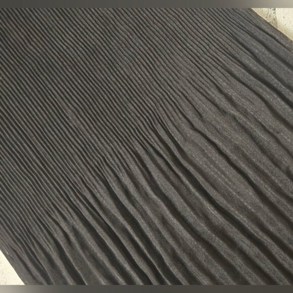 Le Château Black Pleated Chiffon Scarf – Elegant Lightweight Evening Wrap - Picture 6 of 9